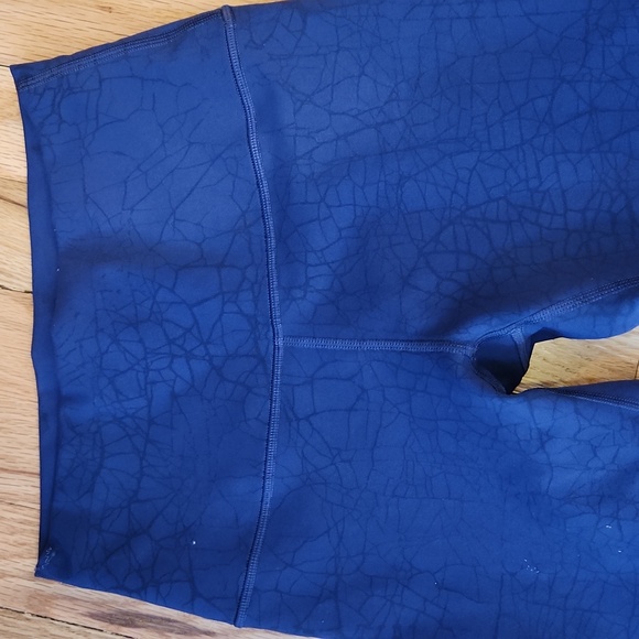Lululemon Dark Purple/blue Leggings With Black Crackle Design Size 4 Yoga - Picture 3 of 12